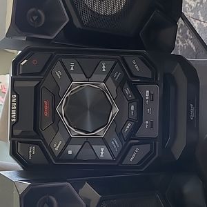 Samsung Giga sound blast stereo speakers